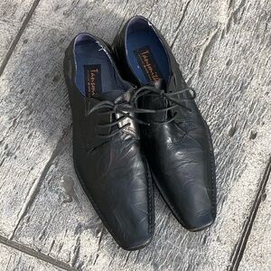 Men’s Size 8 Lace Up Shoe